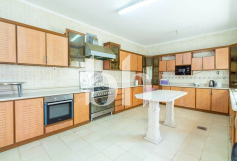 MODERN 6-BEDROOM VILLA WITH MAID’S ROOM FOR SALE