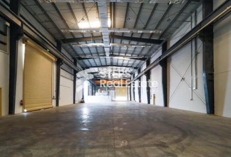 Steel Workshop with Rooms for Rent