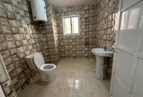 Al-Kharitiyat Bent House Room with kitchen family