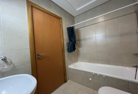 Elegant 2BR with Water &amp; City Views in Zig Zag - Apartment in Zig Zag Towers