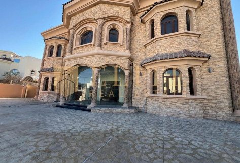 UNIC Standalone Villa 6 Bedrooms Private Garden