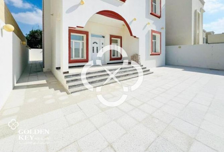 Spacious 4BR Villa with Penthouse | Unfurnished - Villas in Umm Qarn