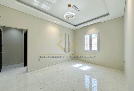 new building 3 bhk for only 5500 QAR - Apartment in Old Airport Road