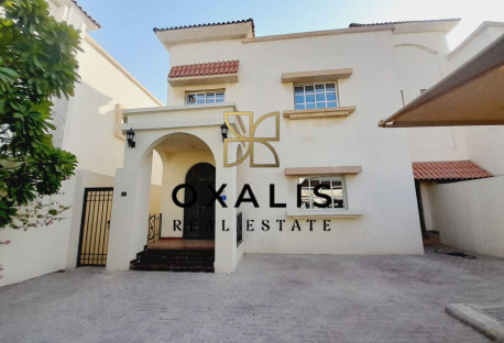 ELEGANT 3 BDR VILLA IN A SILENCE AREA - Villa in Umm Al Seneem Street