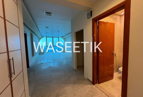 Nice Unfurnished 2bhk in Zig Zag Tower -Sea View