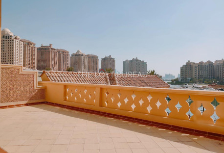 Premium 1-bedroom townhouse with an Office - Penthouse in East Porto Drive