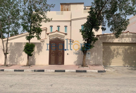 Luxury 4BR+Maid Villa 900sqm Huge Yard & Parking - Villas in Al Nuaija Street