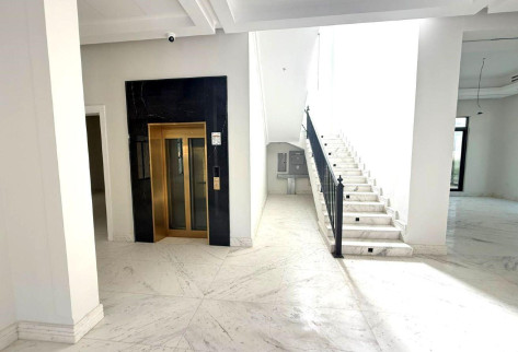 ULTRA-LUXURY MODERN NEW VILLA WITH LIFT