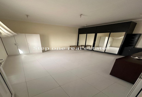 AFFORDABLE STAND ALONE VILLA IN PRIME LOCATION - Villas in Rawdat Al Hamama