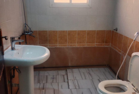 Al Kharaitiyat room with kitchen and bathroom