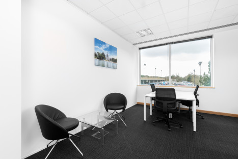 Fully serviced private office space to rent for you and your team in DOHA, Jaidah Square