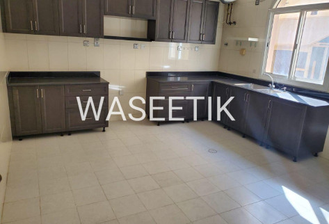 Spacious 5bhk Villa in Ain Khaled –Inside Compound
