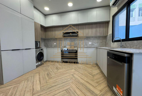 5+1Bed |Semi Furnished | super luxury in Al Azizia