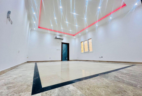 CORNER VILLA | 14 BEDROOMS | LIFT | AL KHEESA