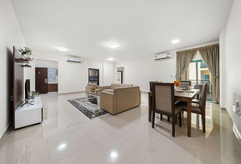 2BR | Furnished | Gym | Pool | Near Metro!
