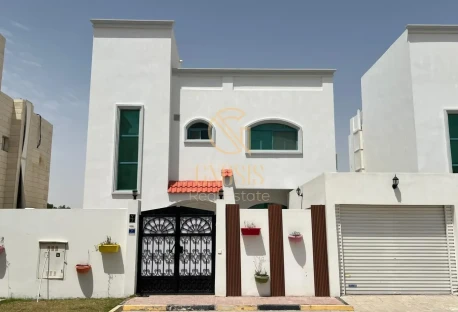 SPACIOUS 3-BEDROOMS COMPOUND VILLA IN AIN KHALID - Compound Villa in Ain Khaled
