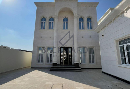 7BR Villa with Maid, Driver &amp; Outdoor Majlis - Villa in Ain Khaled