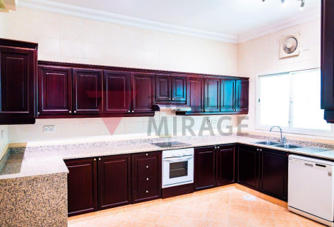 SPACIOUS 5-BEDROOM VILLA | NEAR LANDMARK MALL