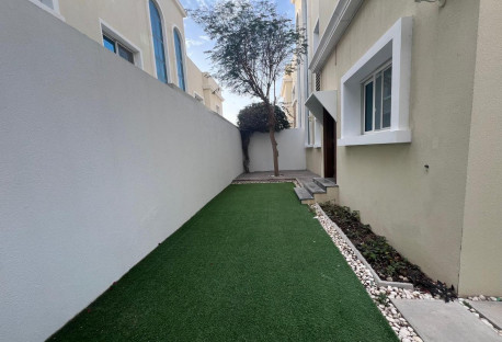 AMAZING COMPOUND VILLA /SPACIOUS/SEMI FURNISHED - Compound Villa in Al Soudan