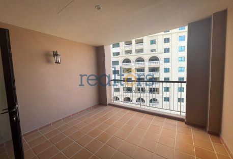 Amazing Price | Semi-Furnished 1BR | Balcony - Apartment in Tower 24