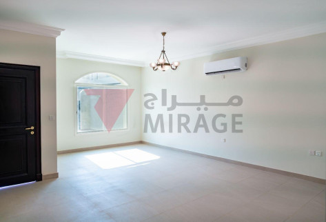 SPACIOUS 5-BEDROOM VILLA | NEAR LANDMARK MALL