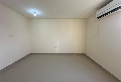 Al-Kharitiyat Bent House Room with kitchen family