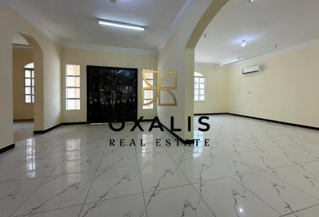 1 MONTH FREE | 5 BHK UNFURNISHED VILLA FOR RENT - Villa in Umm Al Seneem Street