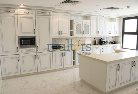 Luxury 5BR + Maid Penthouse | Marina | Rented
