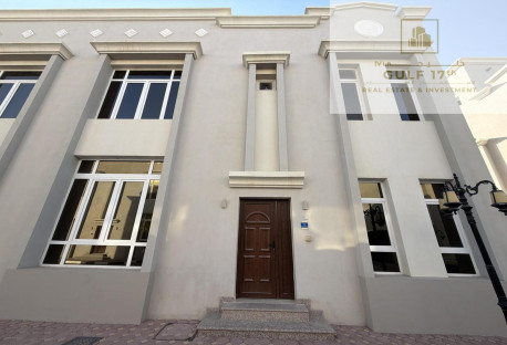 FREEHOLD VILLA FOR SALE IN A QUIET COMPLEX.. - Villa in Umm Al Amad