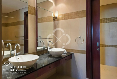 Stunning 1 Bedroom | Marina View | Townhouse