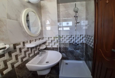 1 bhk with 2 toilet spacious size like brand new