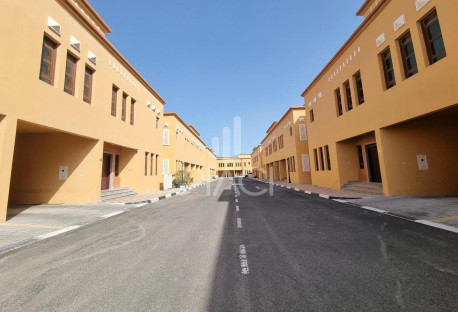 Fabulous UF 4 BD Compound Villa | Umm Salal Ali - Villa in Umm Salal Ali
