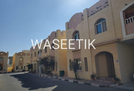 Spacious 5bhk Villa in Ain Khaled –Inside Compound - Apartment in Umm Al Seneem Street
