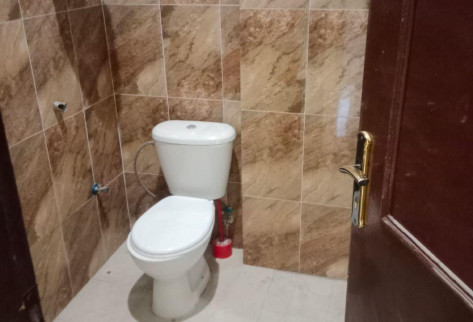 Al Kharaitiyat: One room and hall family