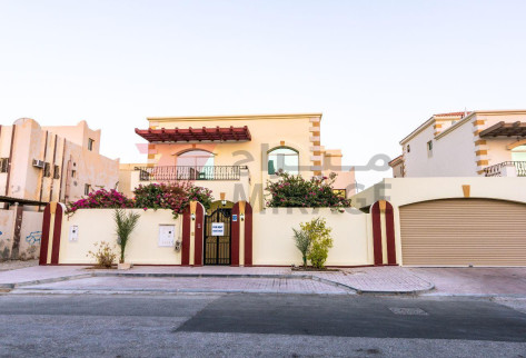 STUNNING VILLA | SPACIOUS 5-BHK WITH PRIVATE POOL