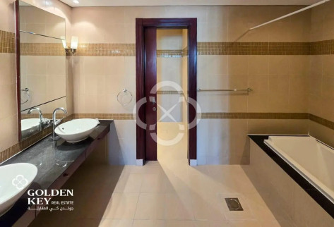Stunning 1 Bedroom | Marina View | Townhouse