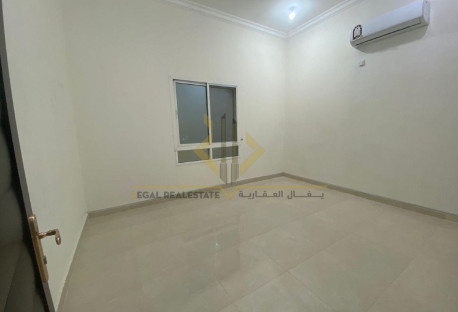Unfurnished 2 BHK in Al Dafna Including bills - Apartment in Al Dafna