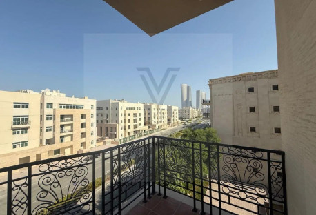 ফক্স হিলসে সেমি-ফার্নিশড 2 BHK ফ্ল্যাট
