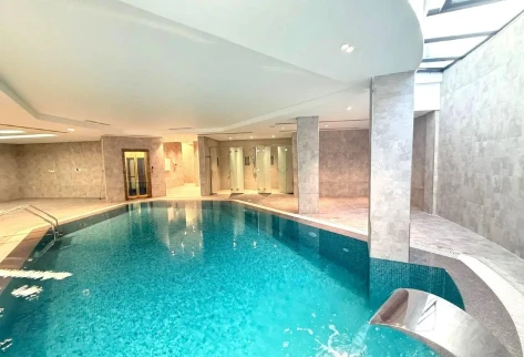 ULTRA-LUXURY CORNER 8BR VILLA WITH POOL & JACUZZI