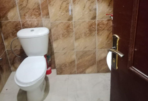 Al Kharaitiyat: One room and hall family