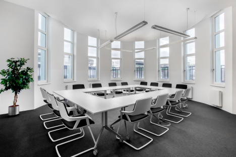 Fully serviced private office space to rent for you and your team in DOHA, Jaidah Square