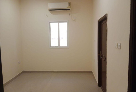 Al Kharaitiyat: One room and hall family