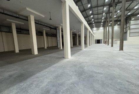 For rent a warehouse with a transportation license