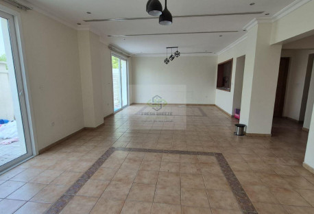 Semi-Furnished 3BHK Compound Villa With Emenities - Villa in Al Nasr Street