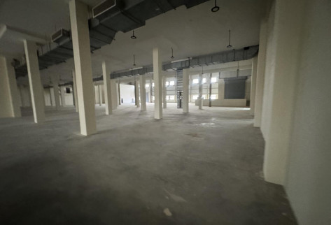 For rent a warehouse with a transportation license