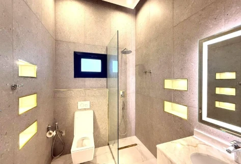 ULTRA-LUXURY CORNER 8BR VILLA WITH POOL & JACUZZI
