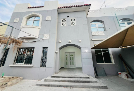 SPACIOUS VILLA / 5 BEDROOM IN PRIME LOCATION - Villa in Al Nuaija Street