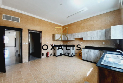 SPACIOUS AND UNFURNISHED 5 MASTER BEDROOMS VILLA.