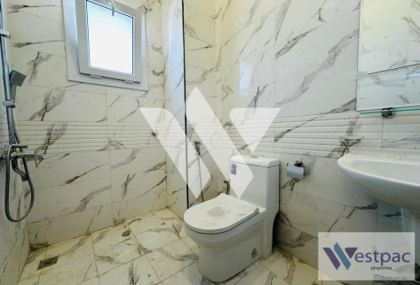 Spacious 7 Bed Villa Compound at Markhiya