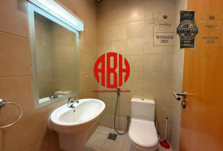 SPACIOUS AND COZY 2-BDR | HIGH-END FEATURES
